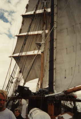 Full Sail Ahead - Soren Larsen (SP).jpg (72426 bytes)