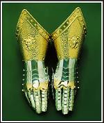 Steel Gauntlets (Engraved Wrist-Guard)