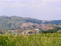 Distant view of Vizzini