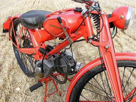 Moto Guzzi Motoleggera - close-up