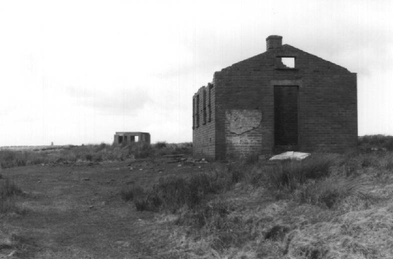 34KB jpeg. Monochrome! General view of buildings.