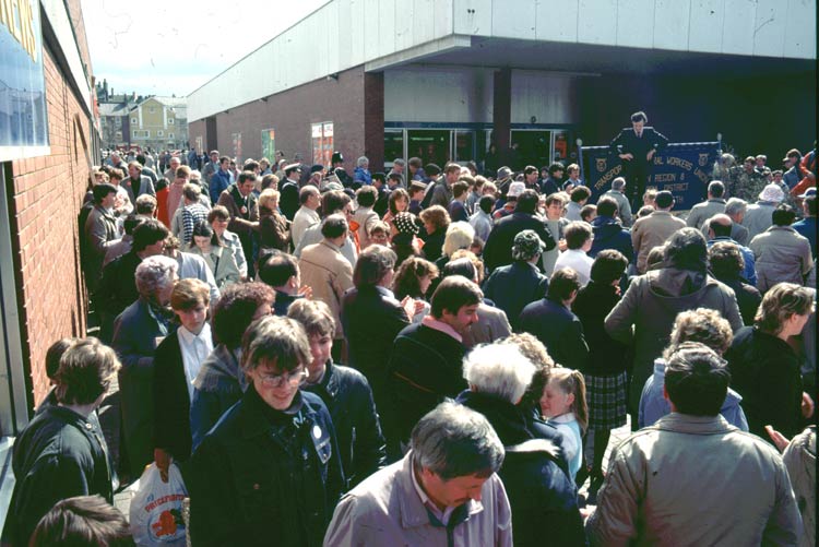 The crowd, looking up towards Washington Street.