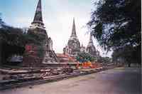 monks-at-ayutthaya