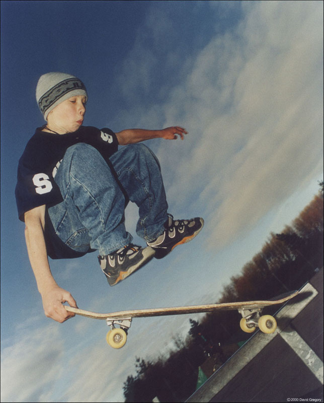 pop-shove-it-tail-grab.jpg (93375 bytes)