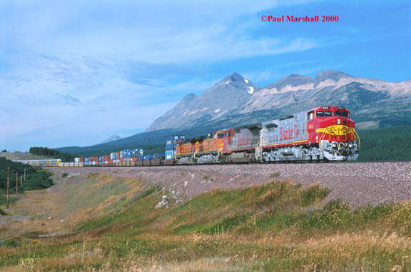 Santa Fe Dash 8 #693 at MP1144 (West Bison) - August 2000