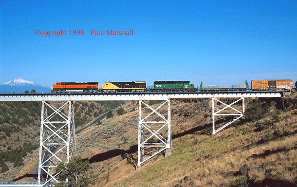 Dash 9 on Madras Viaduct Aug 1998