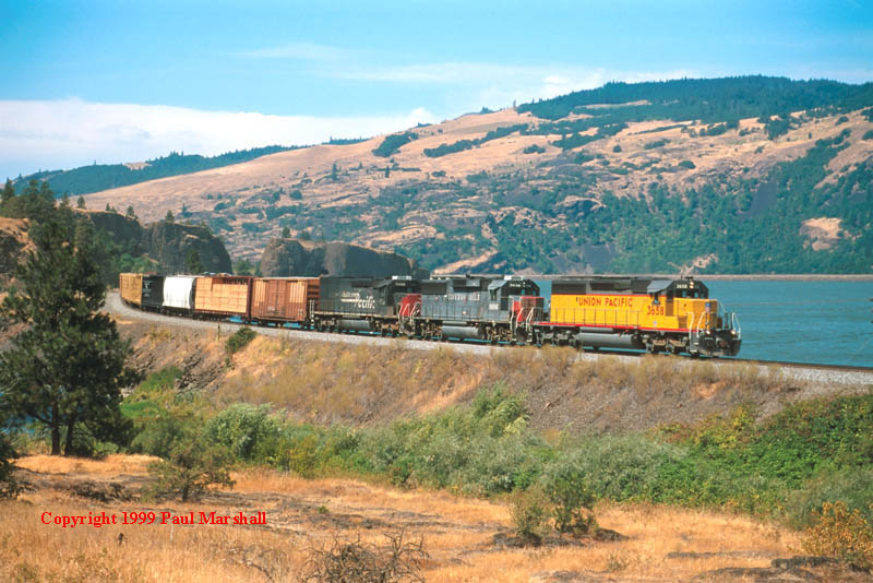 SD40-2 at Memaloose Park Aug 1999