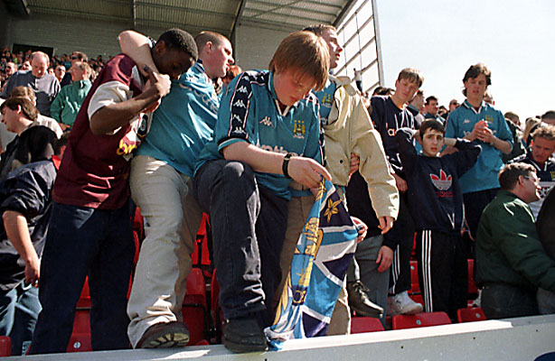 arrest-on-hill.jpg (66658 bytes)