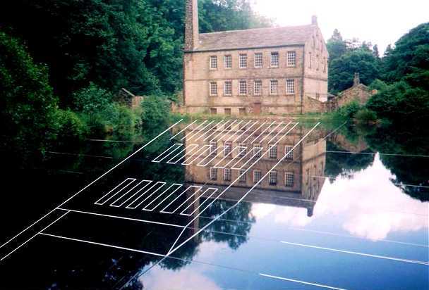 Click image to 
watch video (350,000 bytes)