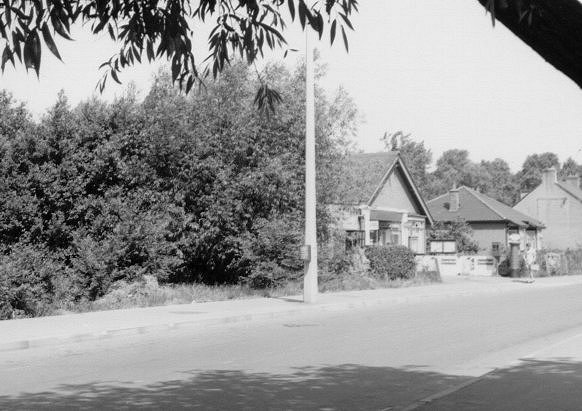 Front lane 61.jpg (42253 bytes)
