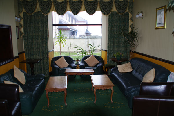 min-y-mor residents lounge