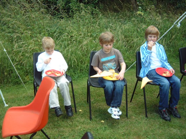 boyshavinglunch.jpg