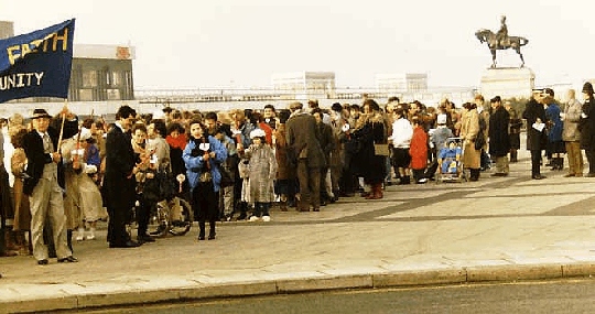 75th Anni 1987 Pier Head Crowd.jpg (41759 bytes)