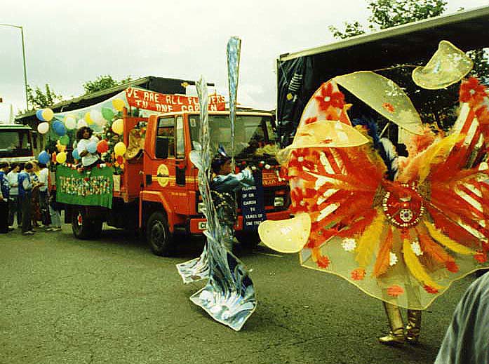Bahai Float Carnival Procession 1991.jpg (86581 bytes)