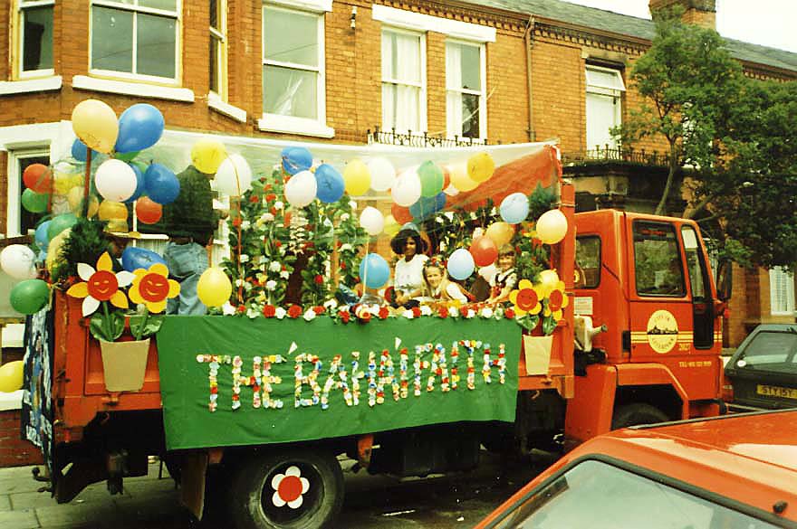 Bahai Float at BC 1991.jpg (101085 bytes)