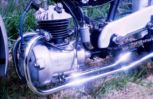 Low-slung power unit of 1950 Cyc-Auto