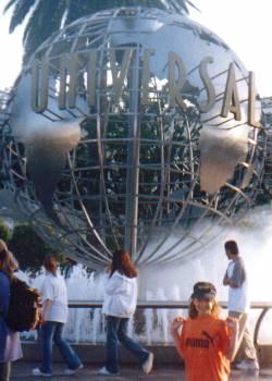 Mels outside Universal Studios. If you would like to visit the Universal Studios Website then just click here.