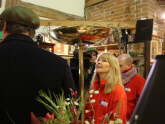 Toyah admires the 1930's brass art deco uplighter that her team bought