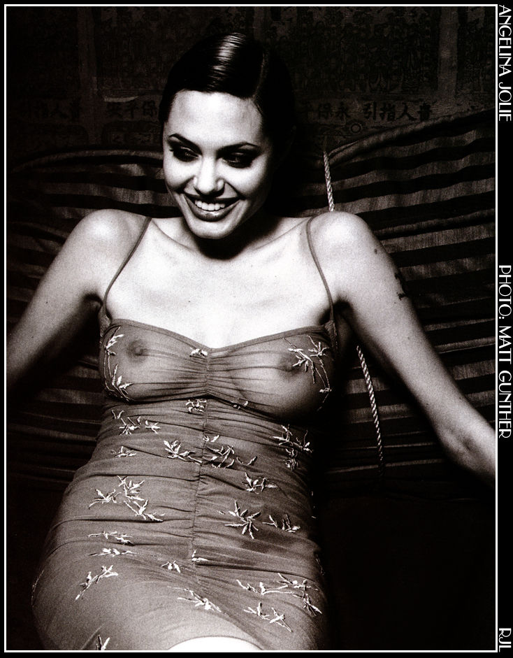 a_jolie_movieline2_2000rjl.jpg 133.7K