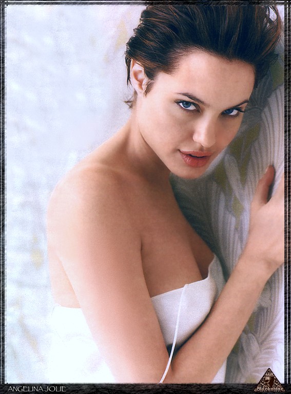 black782@angelina_jolie.jpg 102.8K