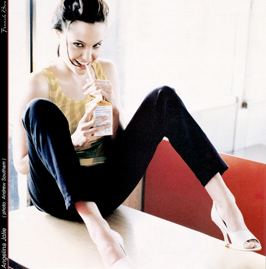 french_box-angelina_jolie01.jpg 214.5K