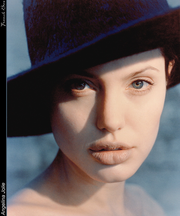 french_box-angelina_jolie03.jpg 157.7K