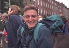 Upon hearing that Chris Boardman had won the prologue, Les had a sudden urge to go to the toilet.