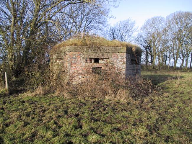 Type F/W 22
pill-box with lower embrasure (possibly to take a 'Boys' Anti-Tank rifle).